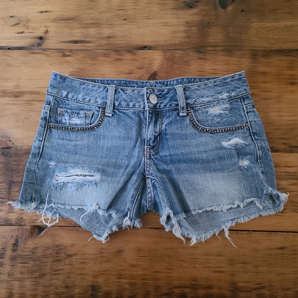 American Eagle 100 Percent Cotton Mid Rise Distressed Shorts Size 0 - Picture 3 of 15